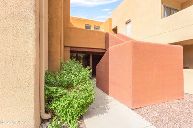1810 E Blacklidge Dr unit 716, Tucson, AZ 85719 - photo 2