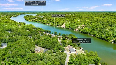 Take your boat to Lakepoint Restaurant for lunch o