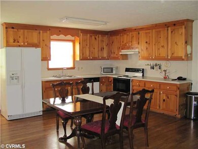 Cafeteria/Kitchen - Lots of counter space & cabine