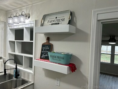 311 E 12th Place, Claremore, OK 74017 - photo 7