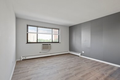 6758 N Sheridan Rd unit 342, Chicago, IL 60626 - photo 2