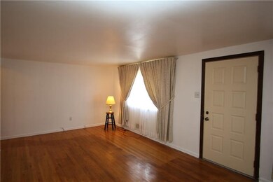 Gorgeous Hardwood Floors in Large 14x12 Living Roo