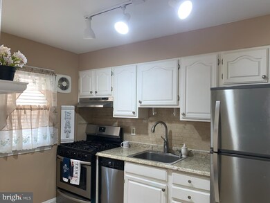 8646 Oak Rd, Parkville, MD 21234 - photo 7