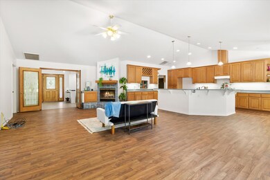 1281 N Pinnon Rd, Grants Pass, OR 97526 - photo 4