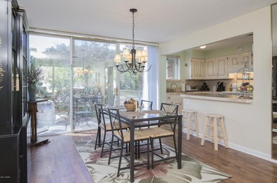 Dining To Breakfast Bar