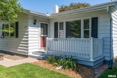 2104 W 38th Place, Davenport, IA 52806 - photo 2