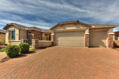 3-Car Garage Pic 1