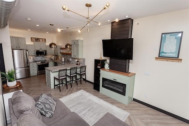 400 E Locust St unit 102, Des Moines, IA 50309 - photo 2