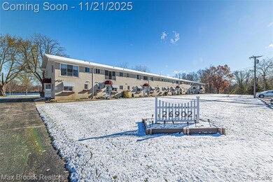 26902 Sandy Hill Ct unit 15, New Hudson, MI 48165 - photo 2