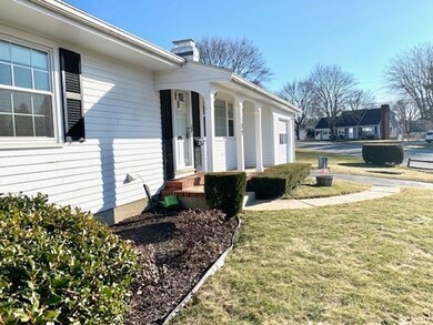 109 Raven Rd, Lowell, MA 01852 - photo 3