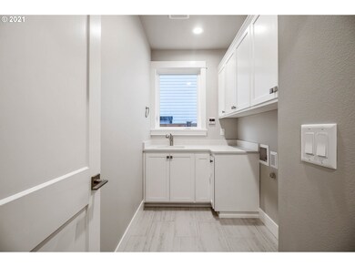 1545 Alsea Dr, Coburg, OR 97408 - photo 5