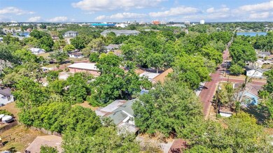1.2 Miles To Downtown Lakeland