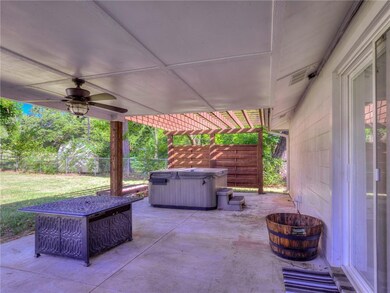 219 N 9th St, McLoud, OK 74851 - photo 4