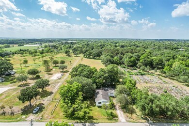 852 Davis Bend Rd, Alvin, TX 77511 - photo 2