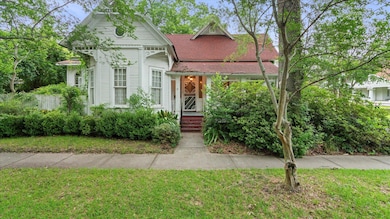 820 E. LAUREL AVE