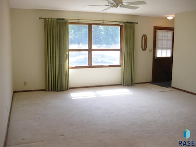 702 E 10th St, Dell Rapids, SD 57022 - photo 2