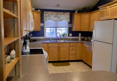 3 Pomeroy Ln unit D, Sunderland, MA 01375 - photo 3