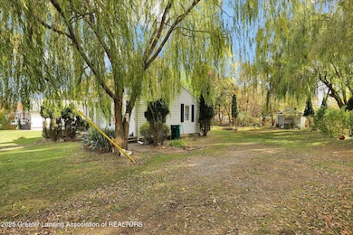 904 Pacific Ave, Lansing, MI 48910 - photo 3