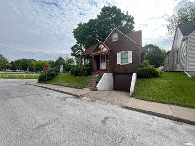 1947 N Perry St, Davenport, IA 52803 - photo 3