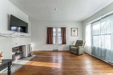 1018 Tremont St, Lincoln, IL 62656 - photo 6