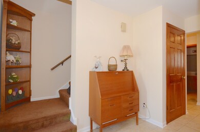 384 Chicory Ln, Buffalo Grove, IL 60089 - photo 2