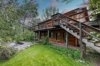 362 Tie Chute Ln