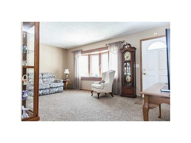 1099 Valley Park St, Marion, IA 52302 - photo 2