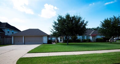 836 Falcon Lake Dr, Friendswood, TX 77546 - photo 4