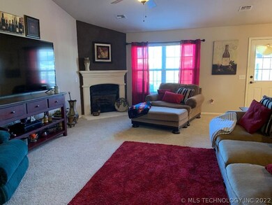 8913 S 257th East Place, Broken Arrow, OK 74014 - photo 3