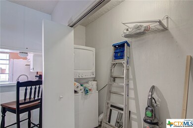1013 Chestnut St unit B-1, San Marcos, TX 78666 - photo 7