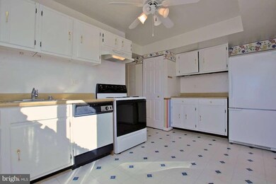 3117 Buccaneer Ct unit 202, Fairfax, VA 22031 - photo 6