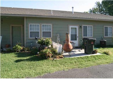 SIDE YARD PATIO OF 910