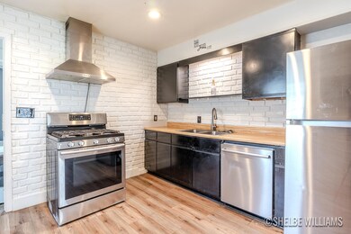 124 Nancy St SE-14