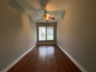 1305 Melbourne St, Houston, TX 77022 - photo 4