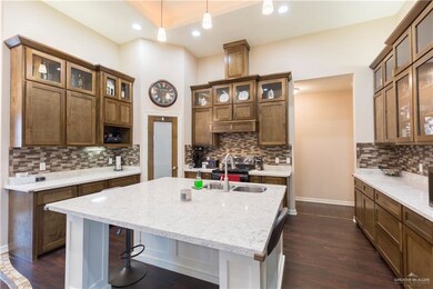 2401 Flipper Dr, Edinburg, TX 78541 - photo 2