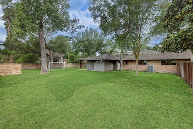 1401 Huge Oaks St, Houston, TX 77055 - photo 6