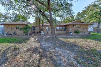 2505 Oaks Dr, Granbury, TX 76049 - photo 6