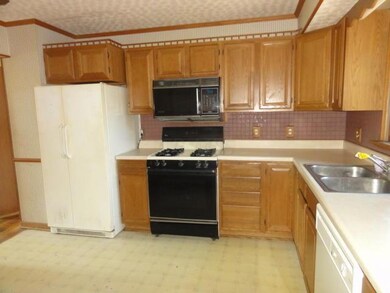 2822 Fleet Rd, Columbus, OH 43232 - photo 3