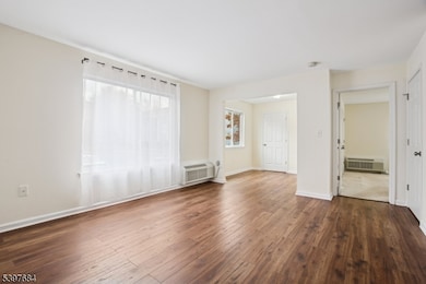 17 Norwich Place unit 317, Somerset, NJ 08873 - photo 2