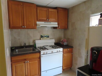 33 Deer Park Ave unit 27 C, Babylon, NY 11702 - photo 3