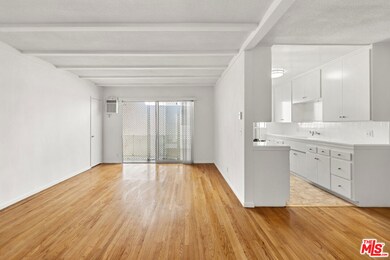 923 N San Vicente Blvd unit 6, West Hollywood, CA 90069 - photo 2