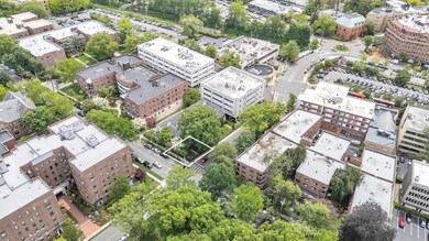 19 Barstow Rd unit G, Great Neck, NY 11021 - photo 3