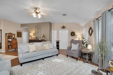 8962 W Buffalo Cir, Willis, TX 77378 - photo 4