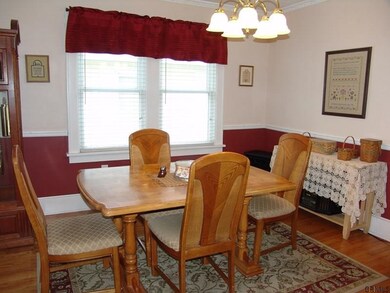 46 Cuthbert St, Schenectady, NY 12302 - photo 5