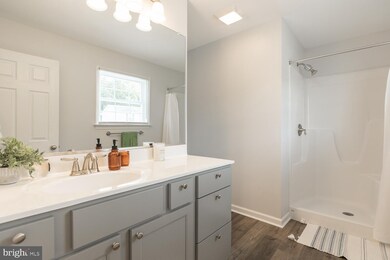 525 Stonewall St, Strasburg, VA 22657 - photo 5