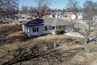 827 N Sioux Ave, Claremore, OK 74017 - photo 4