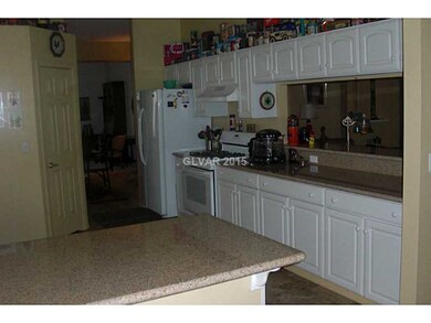 Kitchen. Pass Thru to Family Rm