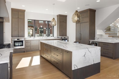 2920 Three Oaks Ln, Cincinnati, OH 45209 - photo 2