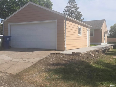 2508 N Sturdevant St, Davenport, IA 52804 - photo 4