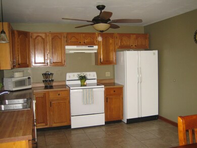 7 Oak Ln, Adams, MA 01220 - photo 5